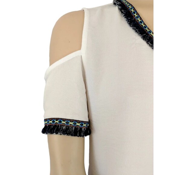 MARC NY Andrew Marc Top  NWT  White Cold Shoulder V-Neck Blouse  w Navy Trim   M - Picture 4 of 9